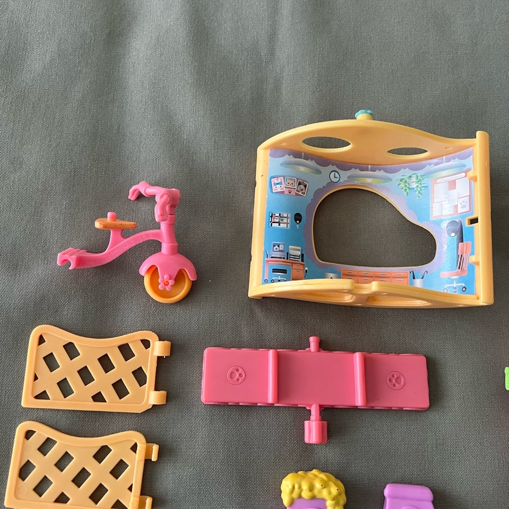 Littlest Pet Shop Lot of Accessories and Replacement Parts - Picture 3 of 4